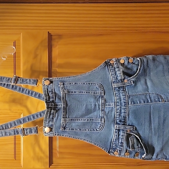 Adorable Universal Thread overalls - Picture 3 of 6